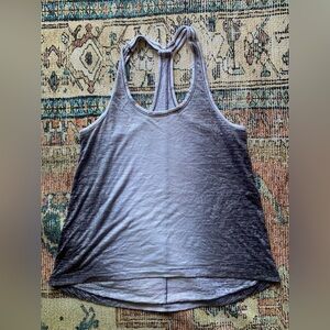 Muscle top in L, ombré colors scheme black and white